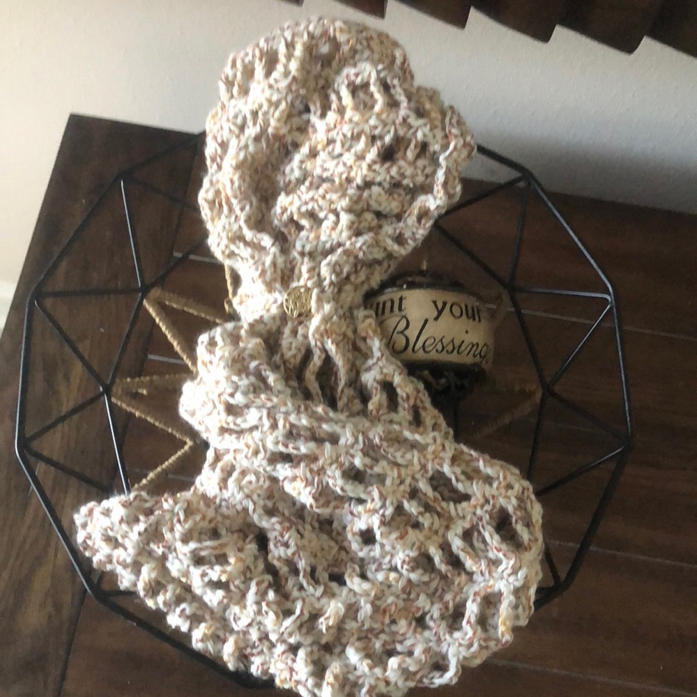 Beautiful 🖐 Handmade Scarves 🧣 - Picture 3 of 4